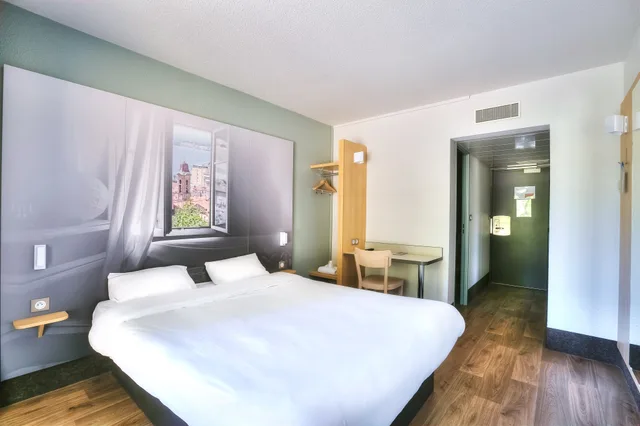 غرفة قياسية بسرير مزدوج، B&B Hotel Villeneuve Loubet Village 1/4