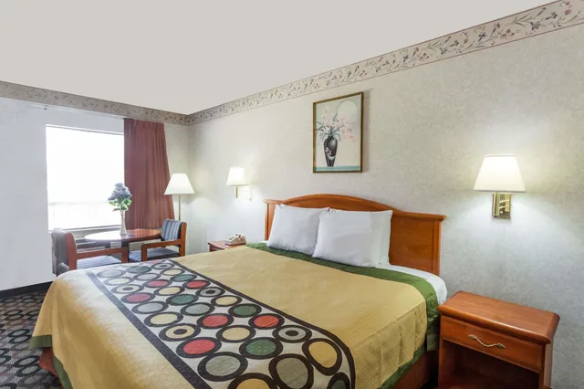 Standard, King Bed, Super 8 By Wyndham Ashburn 1/2