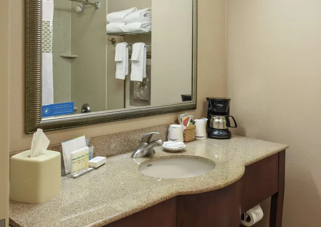 غرفة قياسية بسريرين كوين، Hampton Inn & Suites Youngstown - Canfield 9/9