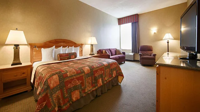 غرفة بسرير كينج، Best Western Plus Revere Inn & Suites 6/10