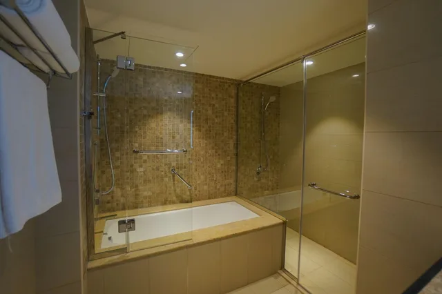 جناح غراند، The Grand Lux Hotel 2/4