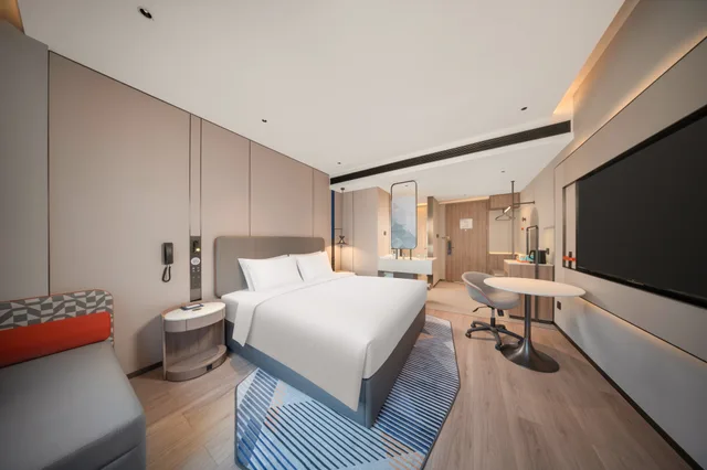 غرفة قياسية بسرير كينج بإطلالة على النهر، Holiday Inn Express Chongqing Ciqikou Ancient Town 1/3