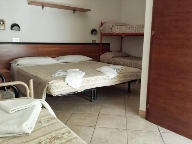 غرفة عائلية بسرير مزدوج وسرير بطابقين، Hotel Penny 3/3