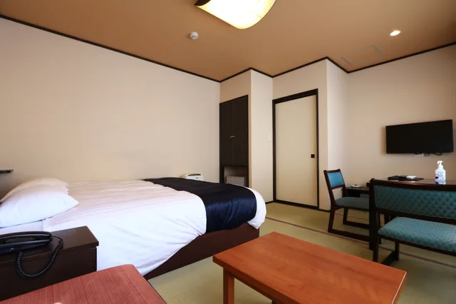 King Bed, Masuya Ryokan 2/3