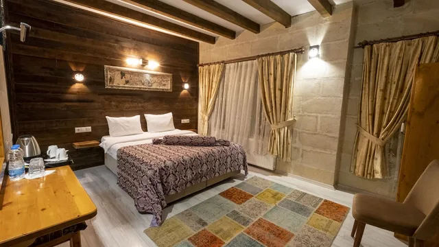 غرفة قياسية، In Stone House 2/10