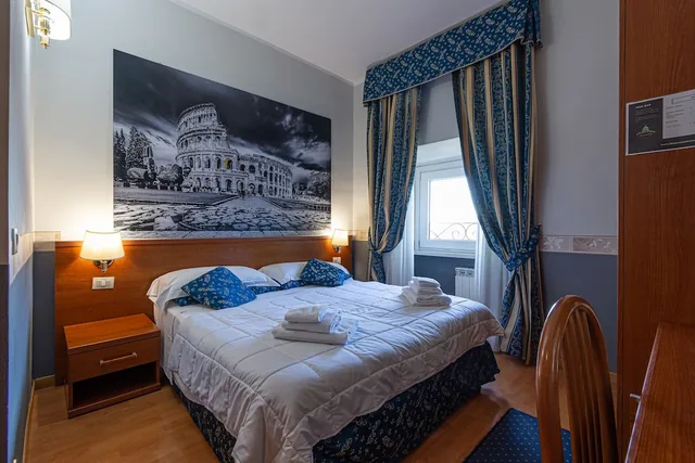 غرفة بسرير مزدوج أو سريرين منفصلين بإطلالة على المدينة، A View & A Touch Of Rome 6/10
