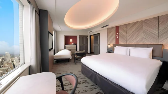 غرفة بسريرين مع أريكة مع دخول صالة النادي، Sapporo Prince Hotel 1/1