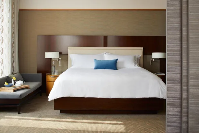 جناح بشرفة بغرفة نوم واحدة مع أريكة، 1 Hotel Seattle 2/8