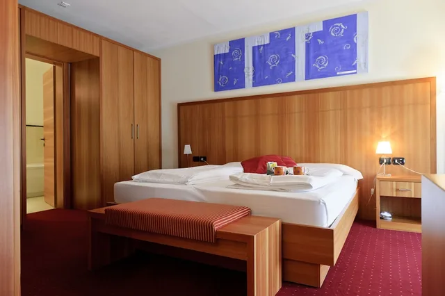 جناح بسرير مزدوج مع أريكة، Hotel Touring 5/10