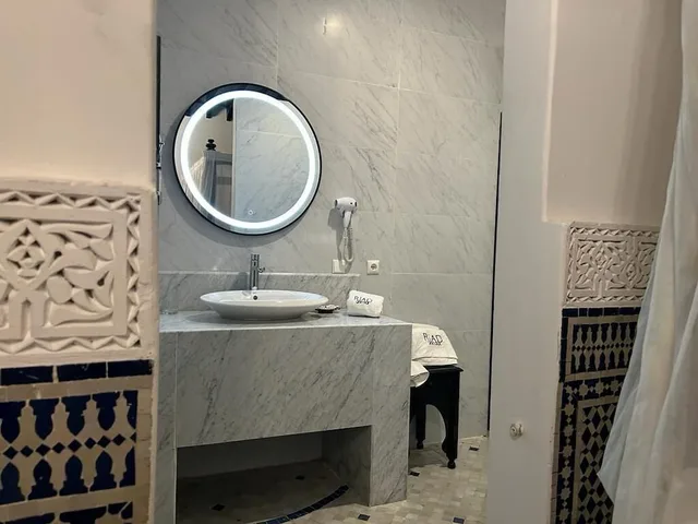 جناح جونيور بسرير كوين وسريرين منفصلين، Riad Yacout 5/5