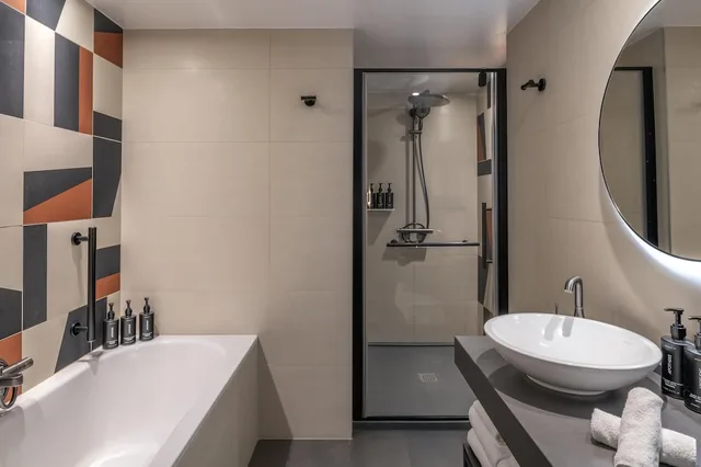 Eiffel, Junior Suite, King Bed، Canopy by Hilton Paris Eiffel Tower 6/9