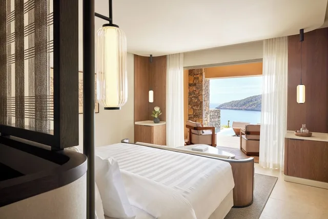 2 Bedrooms, Collection, Suite, 2 King Beds, Sea View, Sofa, Private Pool، Daios Cove 3/10