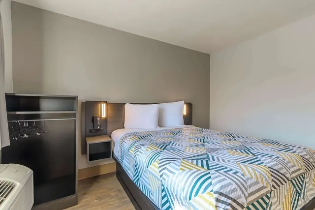 غرفة قياسية بسرير مزدوج بمطبخ صغير للمدخنين، Studio6 Hayward, CA – Silicon Valley Gateway 4/5