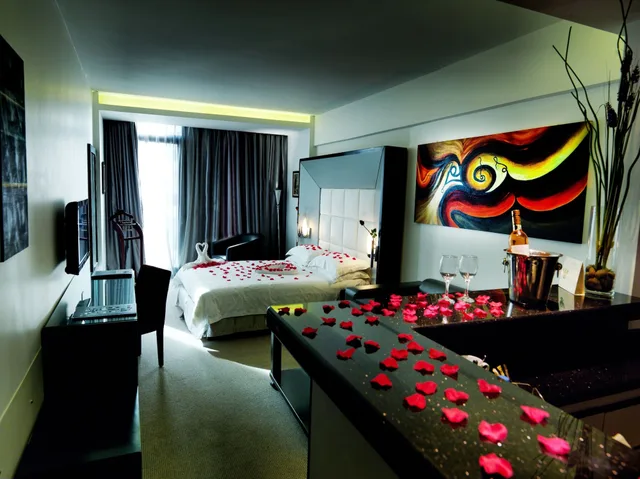 جناح جونيور بسرير كينج، Wh Hotel 4/6