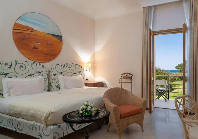 غرفة سوبيريور ثلاثية بإطلالة جزئية على البحر، Tombolo Talasso Resort 1/1