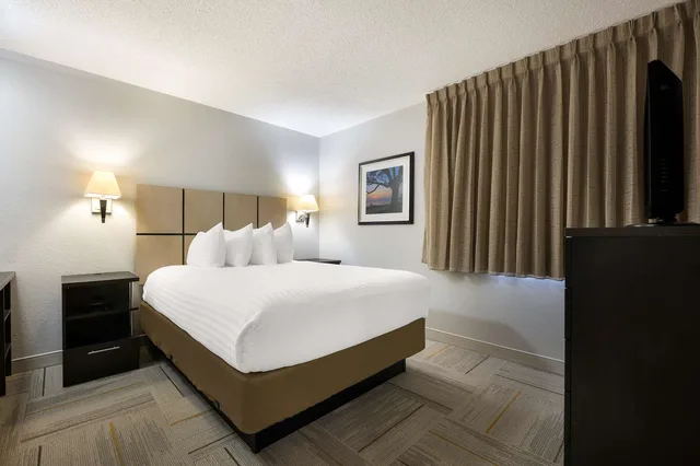 جناح بسرير كوين بغرفة نوم واحدة لذوي الإعاقة، Sonesta Simply Suites Huntsville Research Park 1/4