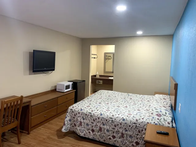 غرفة قياسية مفردة بسرير كينج للمدخنين، OYO Blue Star Inn 4/10