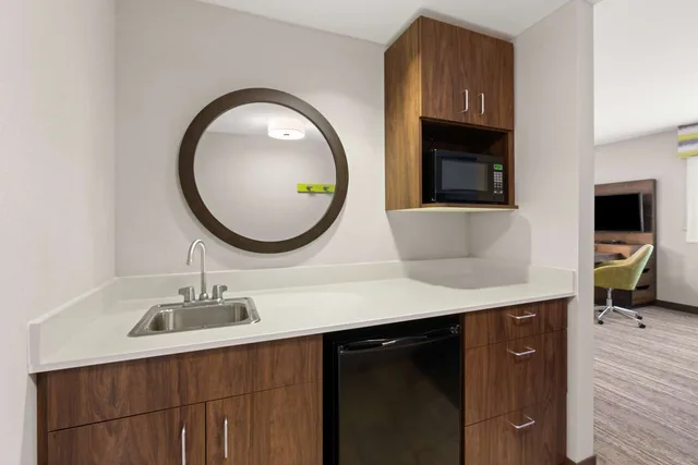 جناح استوديو بسرير كينج مع أريكة، Hampton Inn & Suites Burlington WA 5/5