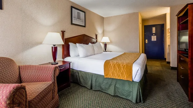 Standard, King Bed, Best Western Springfield 2/5