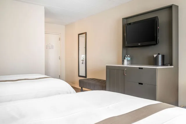 Standard, 2 Queen Beds, ENVISION HOTEL ST. PAUL SOUTH, AN ASCEND HOTEL COLLECTION 1/4