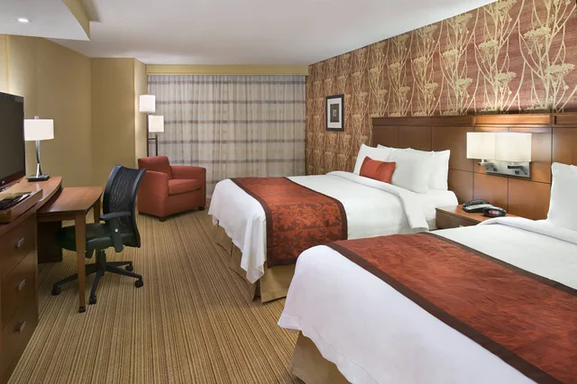 استوديو بسريرين كوين مع أريكة، Courtyard Calgary Airport 2/7