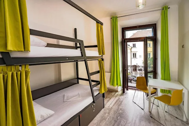 سكن مشترك بستة أسرّة للنساء بحمام خاص، Oki Doki Old Town Hostel 1/1