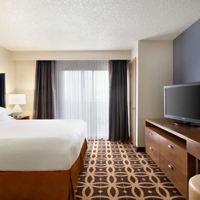 جناح بسرير كينج بغرفتين مع أريكة، The Signature Suites 3/6