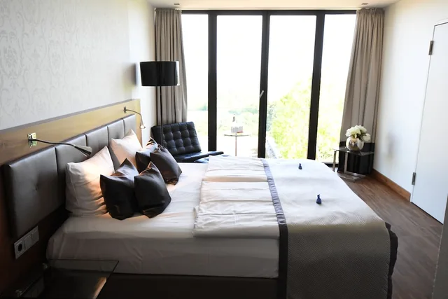 غرفة سوبيريور بسرير كينج، Schlosshotel Bad Wilhelmshohe 6/10