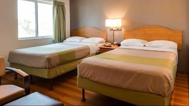 غرفة قياسية رباعية بسريرين مزدوجين بمطبخ صغير، Studio6 Brownsville, TX 3/10