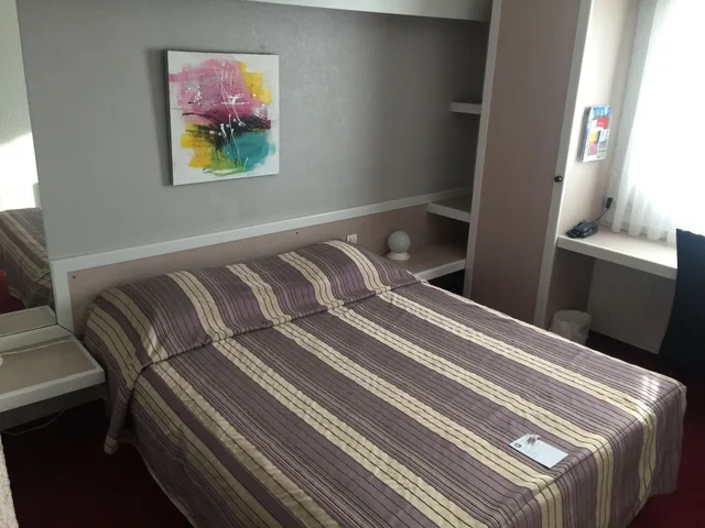 غرفة متصلة رباعية بسريرين منفصلين، The Originals City Hotel Eden Rouen Nord 2/4