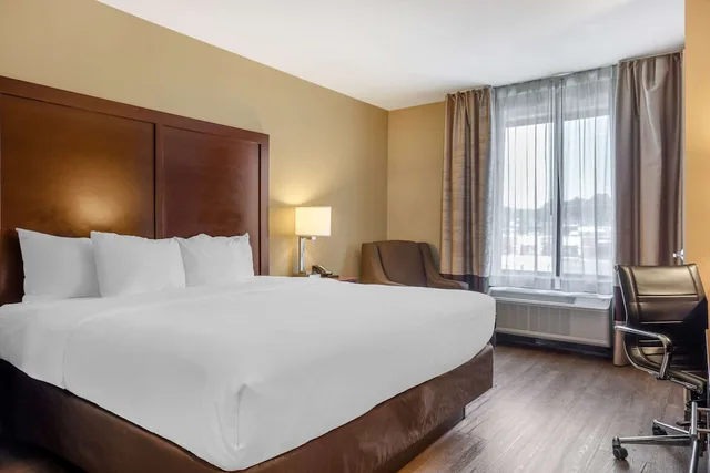 جناح بسرير كينج لذوي الإعاقة، Comfort Inn & Suites At Crossplex Village 1/5