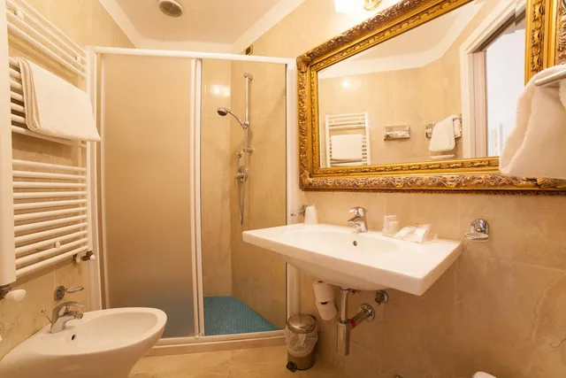 غرفة ثلاثية بإطلالة على البحر، Hotel Diplomat Palace 4/5