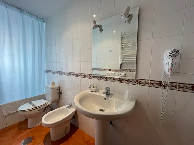 غرفة قياسية ثلاثية، Quentar Hotel 2/2