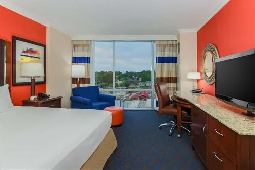 غرفة بسرير مزدوج بشرفة، Hilton Branson Convention Center 1/1