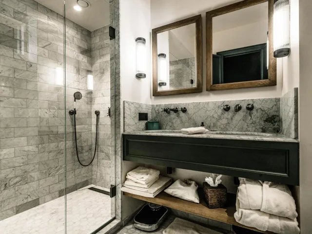 1 Bedroom, Suite, King Bed, 1898 The Post 4/5