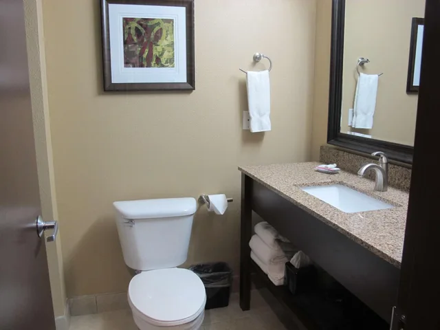 غرفة بسرير كوين، Best Western Woodland Inn 5/6