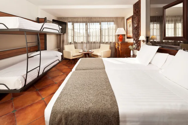 غرفة عائلية بسريرين منفصلين وسرير بطابقين، Melia Sol y Nieve 4/5