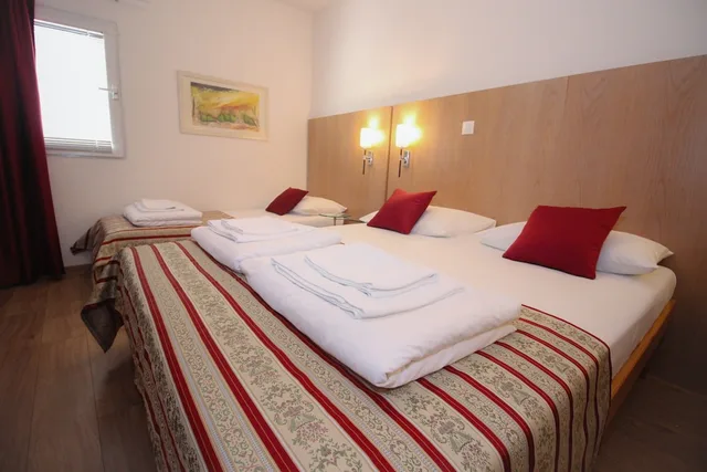 Standard, Triple, Motel Deny 8/10