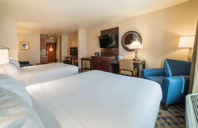 جناح بسريرين كوين مع أريكة لذوي الإعاقة، Gold Miners Inn Grass Valley, Ascend Hotel Collection 3/10
