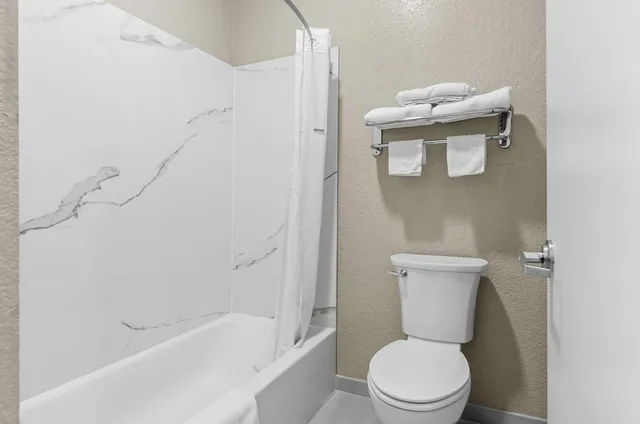 غرفة بسريرين مزدوجين للمدخنين، Super 8 by Wyndham Houston/Brookhollow NW 7/10