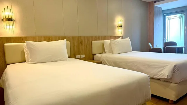 Room, Twin Beds, Golden Jomtien Beach Hotel 1/6