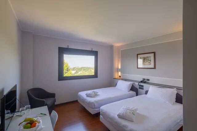 Deluxe, Twin Beds, Hill View، Mamiani Hotel 1/8