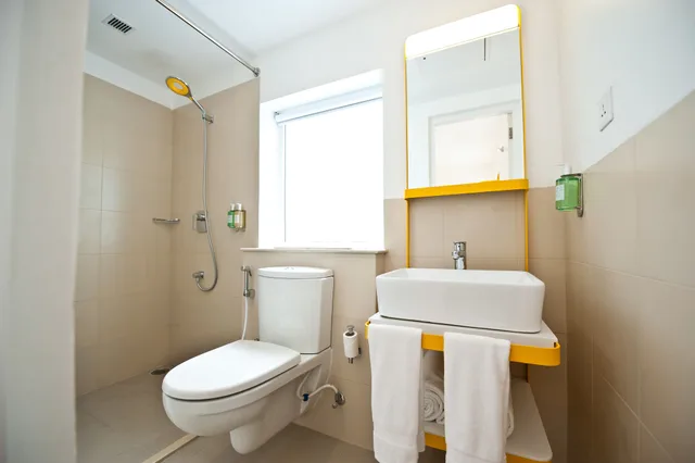 جناح بسرير مزدوج مع أريكة، Bloomrooms at Janpath 2/3