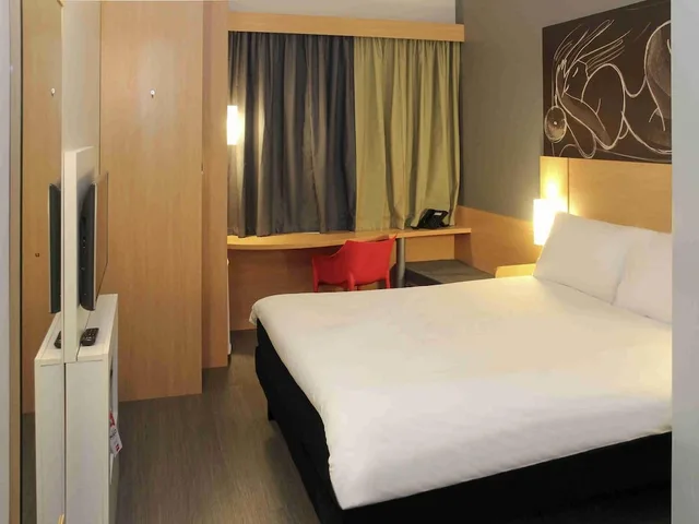 Standard, Double Bed, Ibis Jatai Hotel 4/8
