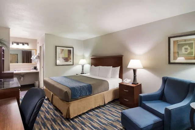 غرفة قياسية بسرير كينج، Rodeway Inn Ft Morgan 6/10