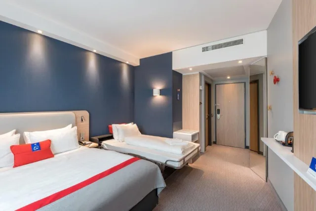 غرفة بسرير مزدوج مع أريكة، Holiday Inn Express Kaiserslautern 1/2