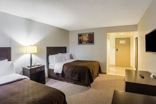 غرفة قياسية بسريرين مزدوجين، Clarion Inn Near McAllen Airport 2/6
