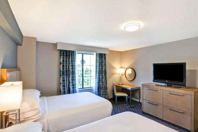 جناح لذوي الإعاقة، Embassy Suites By Hilton Orlando-Downtown 2/3