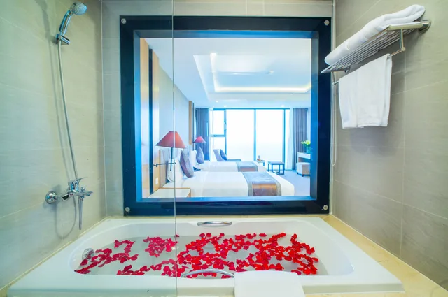 غرفة ديلوكس بسريرين منفصلين بإطلالة على البحر، Muong Thanh Luxury Da Nang Hotel 7/7