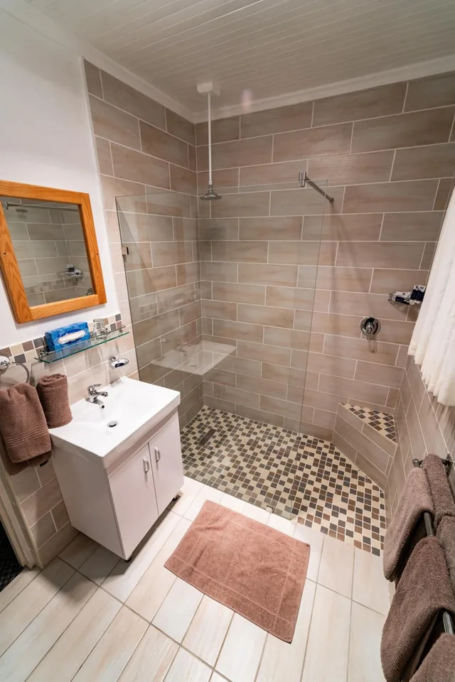 4 Rooms, Tree, Drakensberg Gardens Golf & Spa Resort 2/2